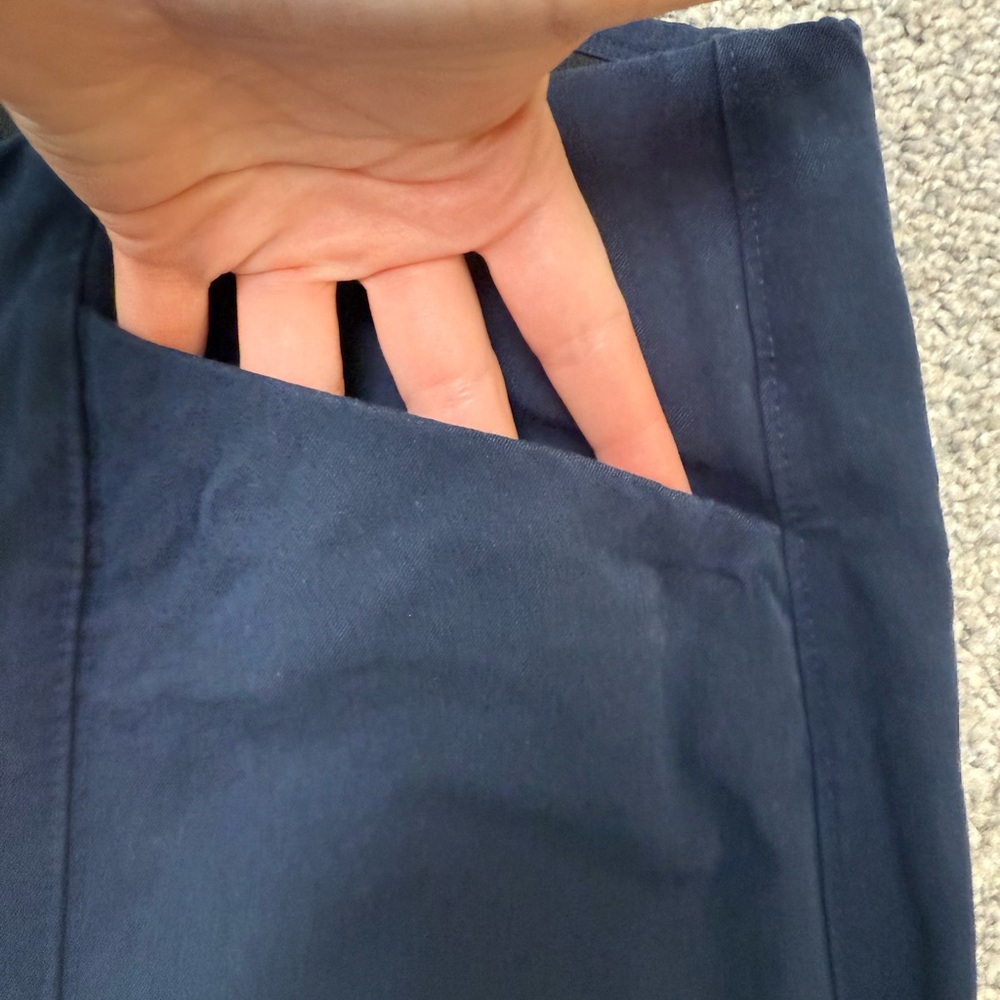 Old Navy Women's Wide Leg Pants in Navy and Black - Picture 2 of 5